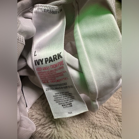 IVY Park sports bra size large colour white - Picture 3 of 4